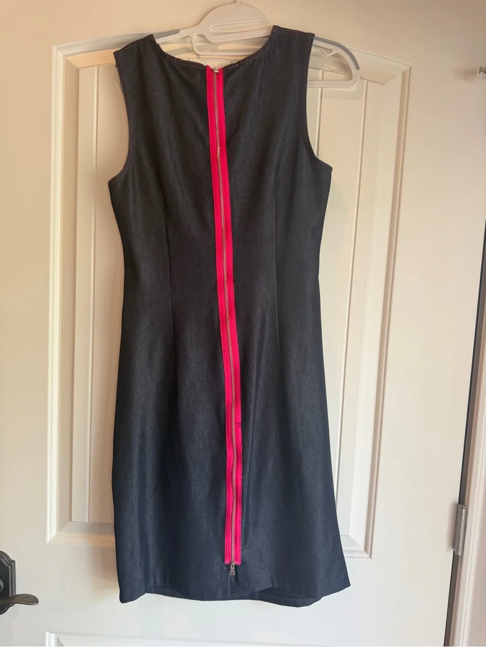 Maggie London Dark Wash Denim Sheath Dress Size 8 Pink Back Zipper⁠